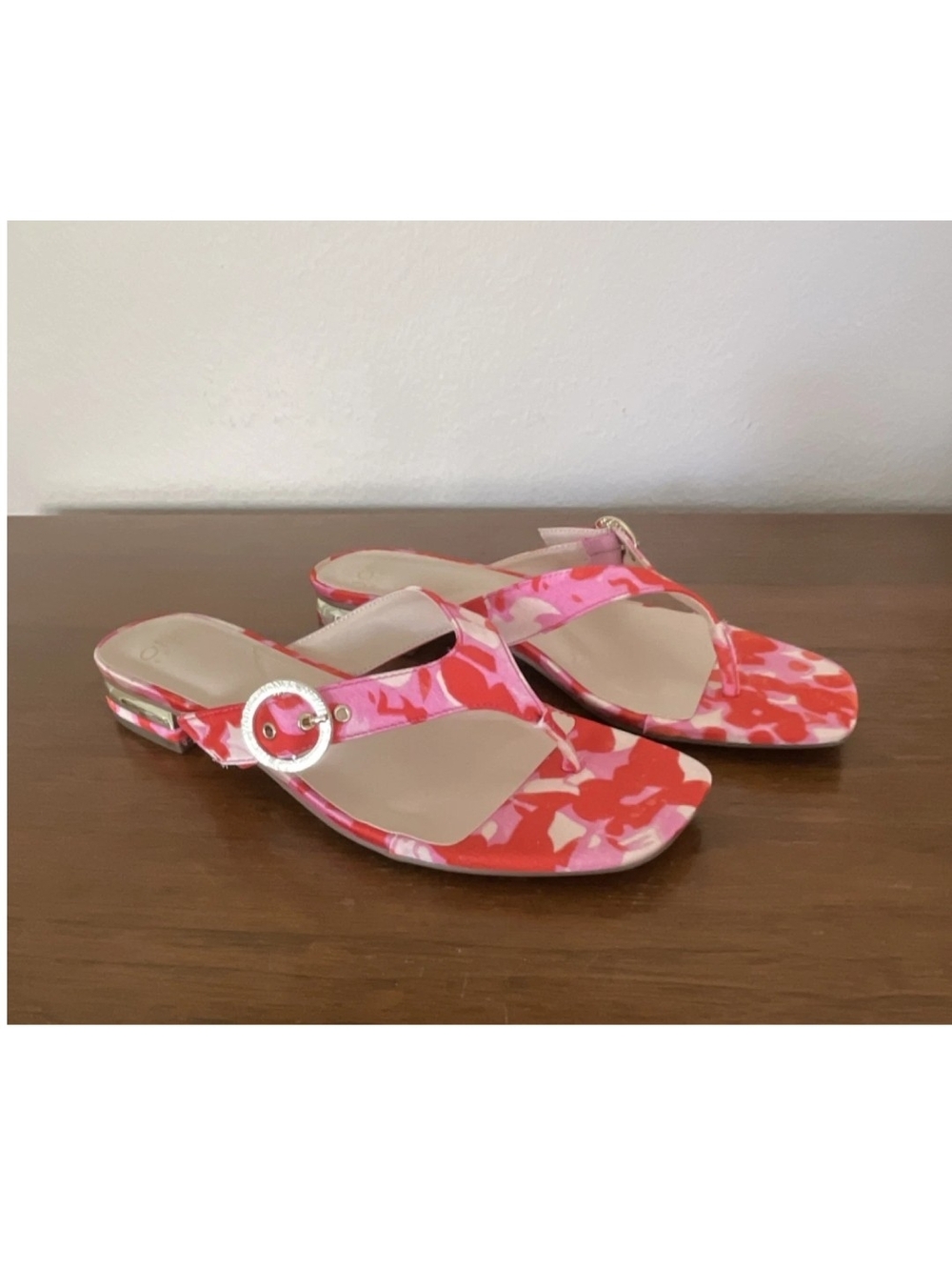 Women’s Floral Pink Thong Sandals with Decorative Buckle